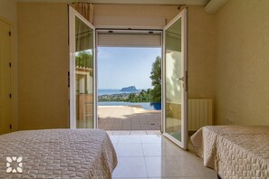 4 habitaciones, tabla de planchar con plancha y wifi gratis 