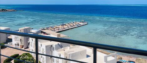 Egyptian cotton sheets, premium bedding, minibar, individually decorated