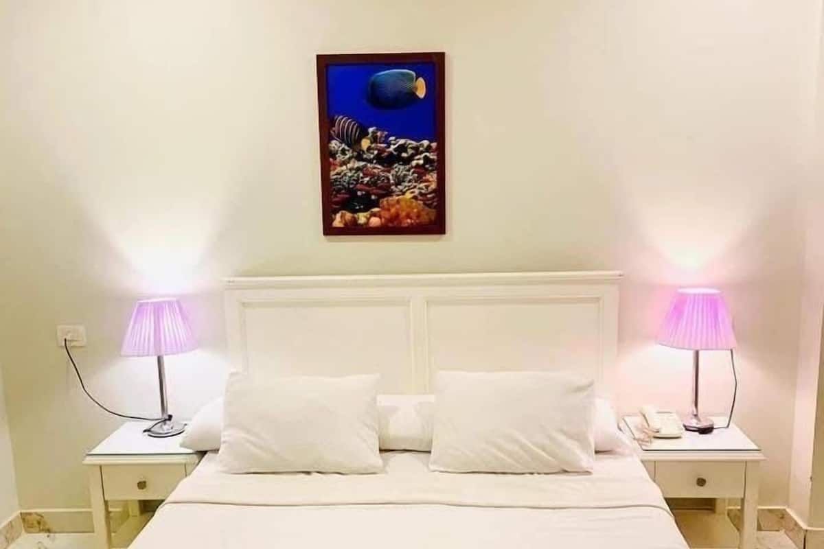 Design Double or Twin Room | Egyptian cotton sheets, premium bedding, minibar, individually decorated