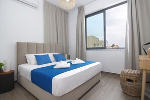 3 bedrooms, iron/ironing board, internet, bed sheets