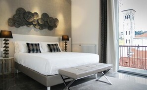 2 bedrooms, in-room safe, desk, travel cot