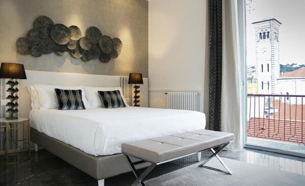 2 chambres, coffres-forts dans les chambres, bureau, lit parapluie