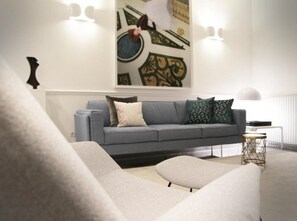 Télévision, cheminée