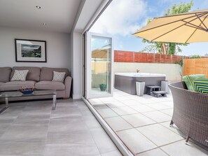 Property grounds - Trefin (Cemaes Bay)