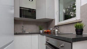 Microwave, dishwasher, cookware/dishes/utensils - Studio With Balkony Warsaw Ksawerów 24 (Warsaw)