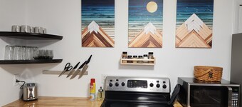 Cheerful 3 Bedroom Basement Apartment in Golden