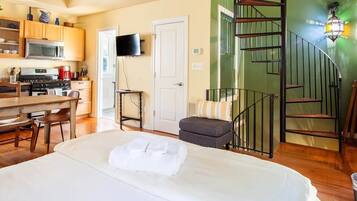 1 bedroom, iron/ironing board, WiFi, bed sheets