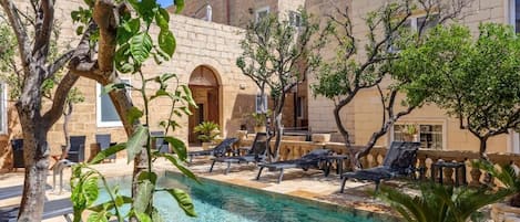Seasonal outdoor pool, sun loungers