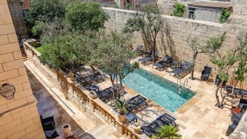 Junior-suite - 1 queensize-seng - terrasse - udsigt til pool | Terrasse/gårdhave