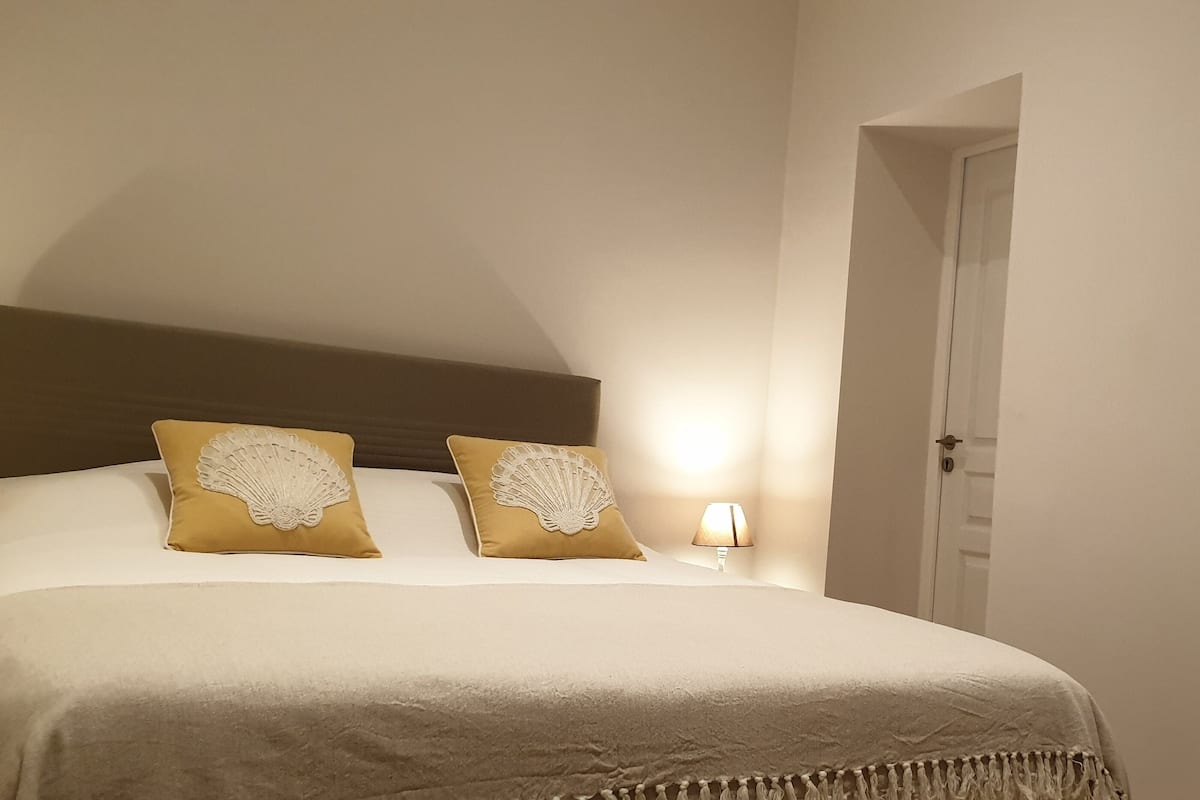 Superior tweepersoonskamer, op benedenverdieping | 1 slaapkamer, luxe beddengoed, bedden met traagschuimmatras