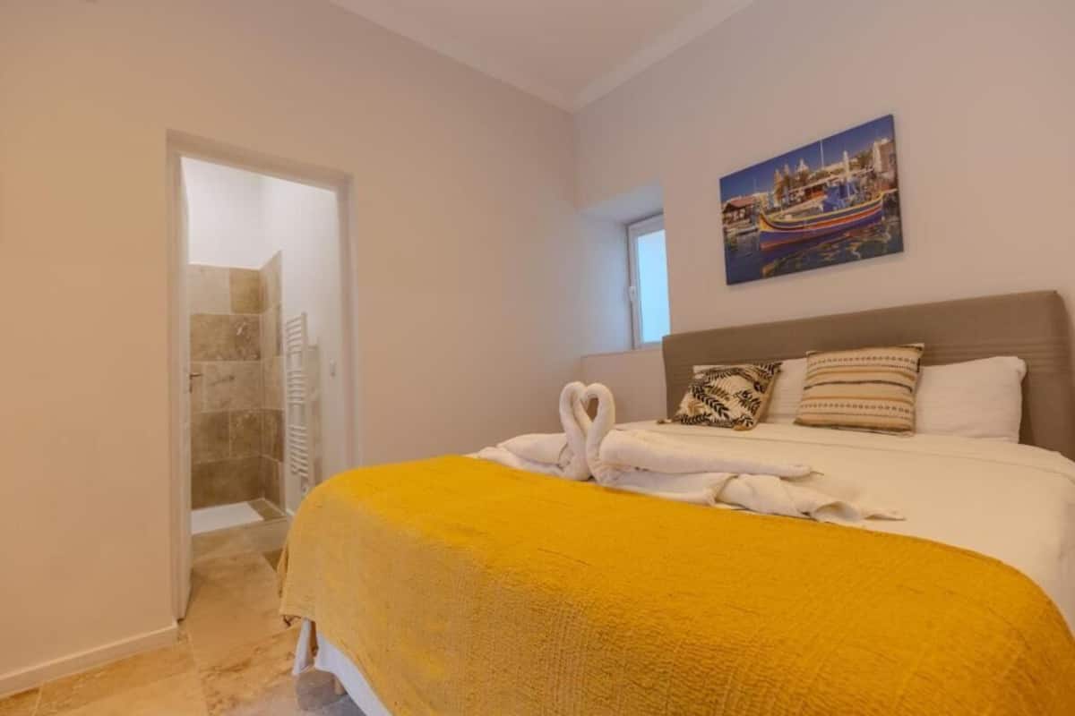 Superior-Doppelzimmer, Erdgeschoss | Hochwertige Bettwaren, Betten mit Memory-Foam-Matratzen, Zimmersafe