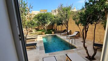 1 bedroom, premium bedding, memory foam beds, in-room safe