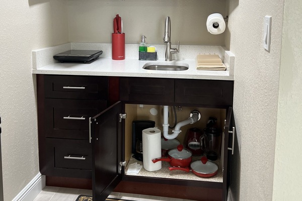 Fridge, microwave, stovetop, coffee/tea maker