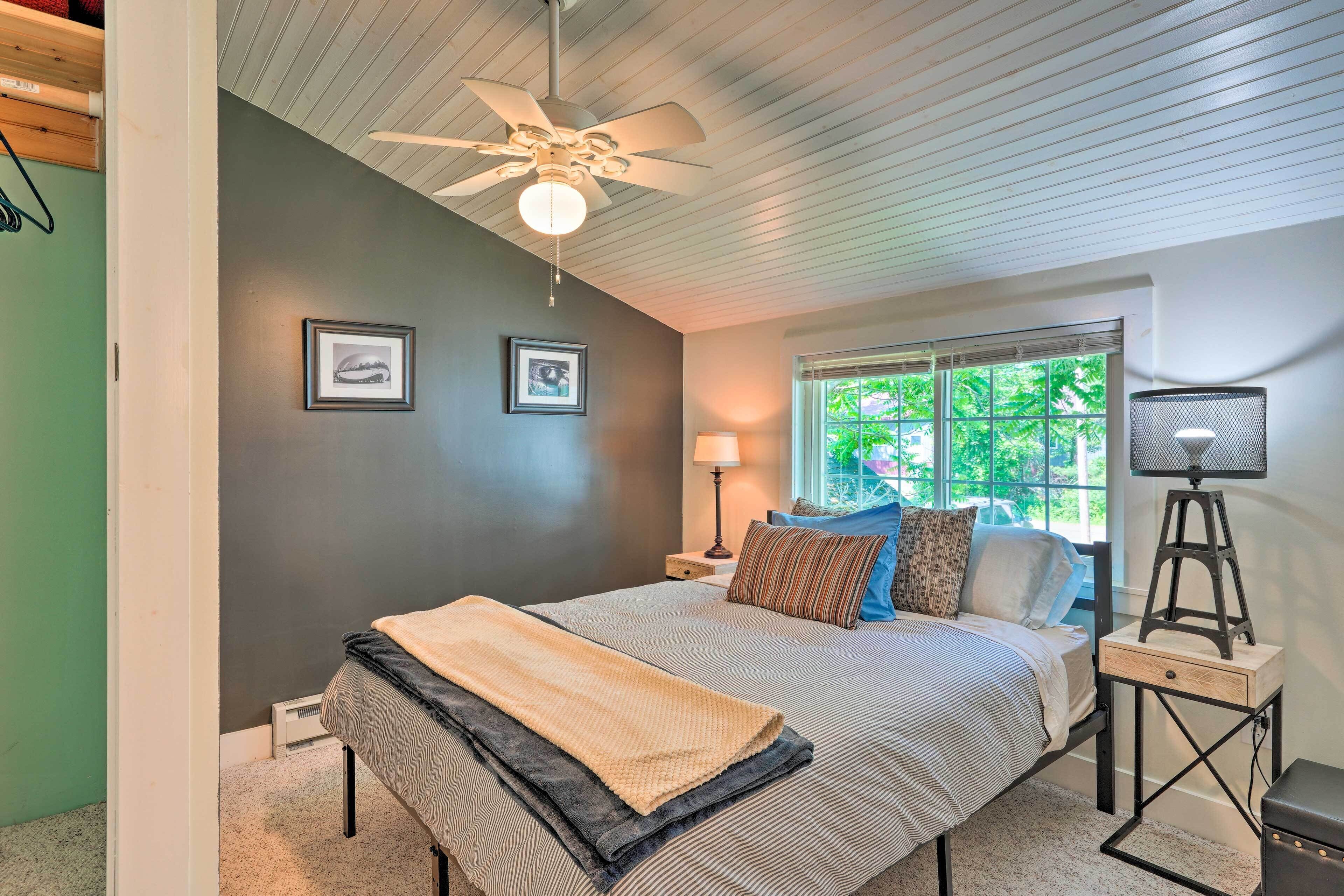 2 bedrooms, desk, iron/ironing board, WiFi