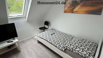 3 Schlafzimmer, Schreibtisch, Bettwäsche
