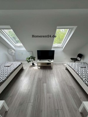 3 Schlafzimmer, Schreibtisch, Bettwäsche