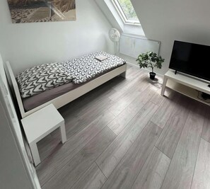 3 bedrooms, desk, bed sheets - Zentral Gelegenes Apartment am Bunter Garten in Mönchengladbach (Mönchengladbach)