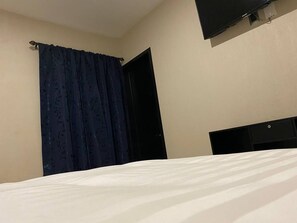 Comfort Room, 1 Double Bed | In-room safe, free WiFi, bed sheets - Hotel Central Pirámides  (San Martin de las Pirámides)