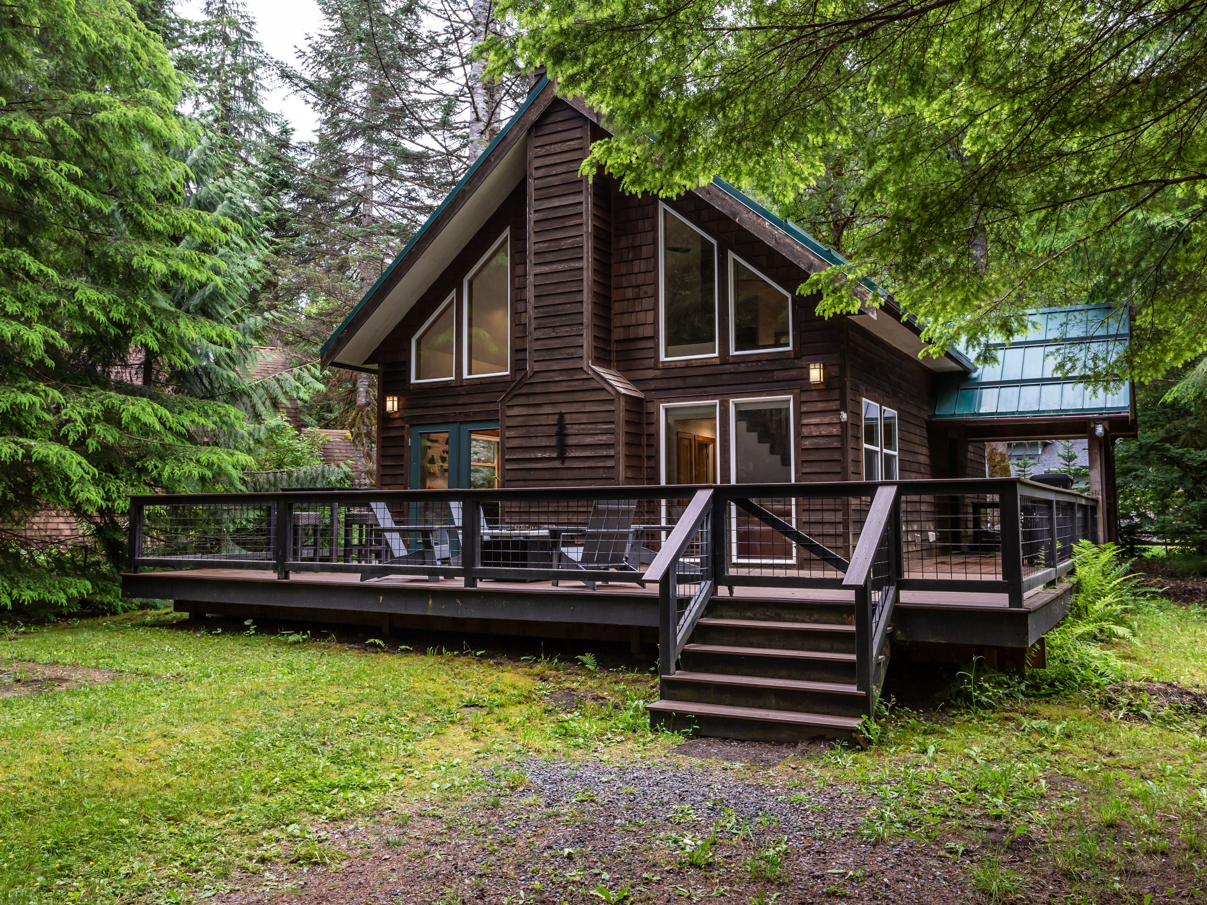 Apres Lodge- Fireplace, Hot Tub, near Mt Baker!