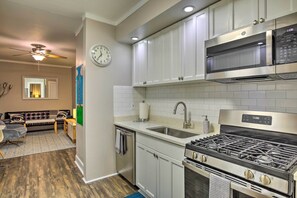 Fridge, microwave, stovetop, dishwasher - 4 Mi to Dtwn: Dallas Gem w/ Furnished Patio (Dallas)