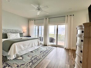 4 bedrooms, iron/ironing board, travel cot, free WiFi - North Cape, Gulf View home, pet friendly, private access! (Port Saint Joe)