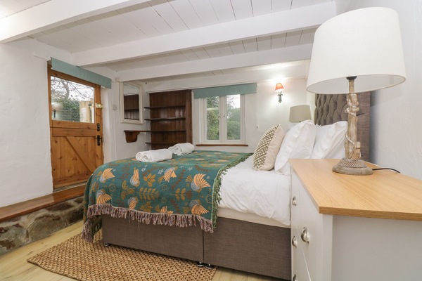 Cottage | 3 bedrooms, WiFi (free), individually decorated, individually furnished