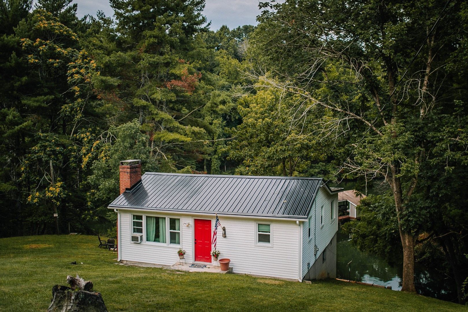 Fisherman's Haven on Quiet Cove in Claytor Lake! 2BS5