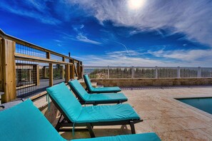 Terrace/patio - Front Row Center - Pet Friendly, Private Pool, Beach Front, Hot Tub! (St. George Island)