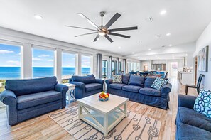 Living area - Front Row Center - Pet Friendly, Private Pool, Beach Front, Hot Tub! (St. George Island)