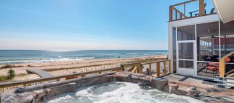 Pet Friendly, Private Pool, Beach Front, Hot Tub, Free Beach Gear!