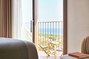 Junior Suite, Sea View (Deluxe) | Minibar, in-room safe, soundproofing, free WiFi