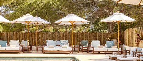 Outdoor pool, pool loungers