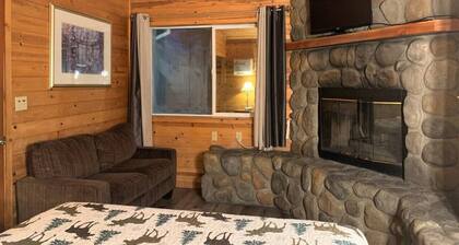 Cozy Lake-View Lodge Cabin #3 (2 BR Near Village)
