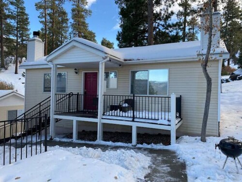 Cozy Lake-View Lodge Cabin #3 (2 BR Near Village)