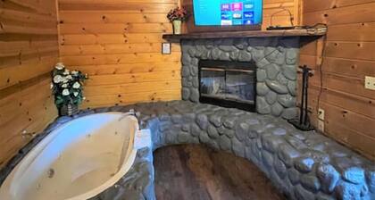 Secluded 2Bd Suite with Hot Tub - Bear Manor #7