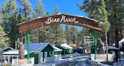 BM #9 · Peaceful, Unique Hot Tub in Kitchen - Bear Manor#9