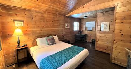 BM #4 · Spacious Room with Jetted - Bear Manor #4