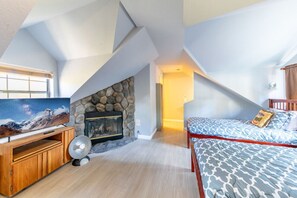 1 bedroom, WiFi - Spacious, Fun Family Cabin - Cozy Hollow Lodge #2 (Big Bear Lake)