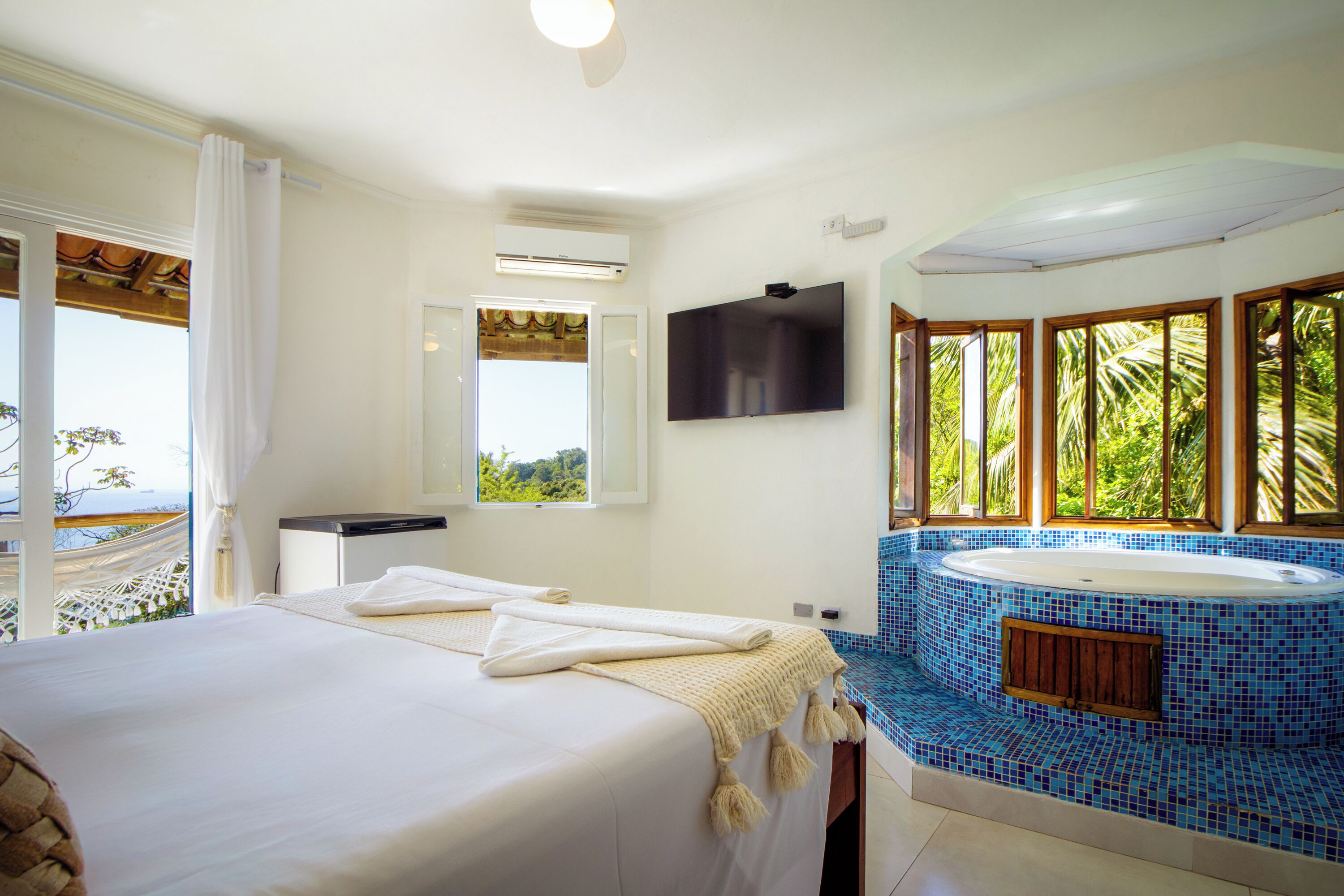 Luxury Room | Minibar, free WiFi