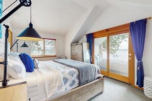 2 bedrooms, internet, bed sheets