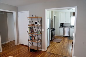 Fridge, microwave, oven, stovetop - 1742 Uptown // Stylish w/Updates, 3BD, Walk to Mayo, Pet Friendly (Rochester)