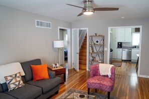 Smart TV - 1742 Uptown // Stylish w/Updates, 3BD, Walk to Mayo, Pet Friendly (Rochester)