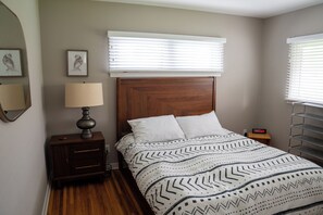 3 bedrooms, desk, iron/ironing board, travel cot