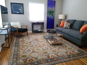 Smart TV - 1742 Uptown // Stylish w/Updates, 3BD, Walk to Mayo, Pet Friendly (Rochester)