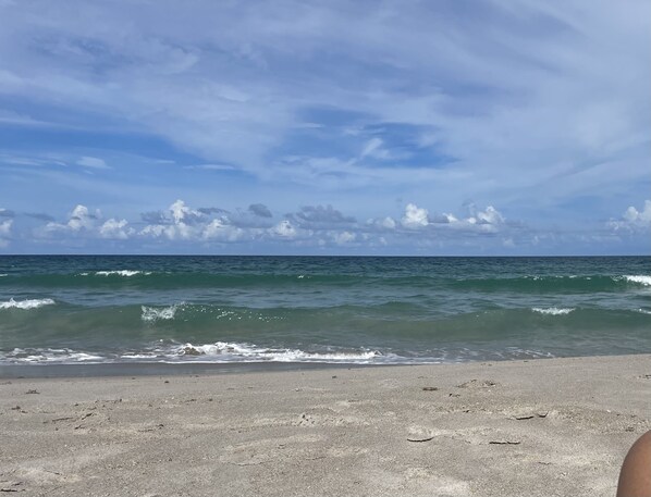 Beach nearby, sun-loungers, beach towels - Charming 3-bedroom pool home steps from the beach! (Melbourne Beach)