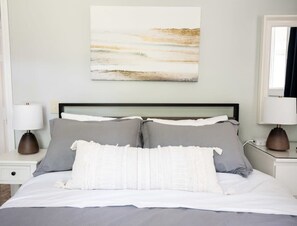 4 bedrooms, iron/ironing board, WiFi, bed sheets