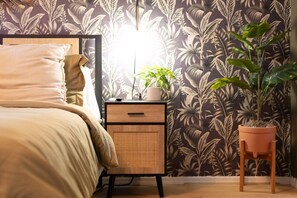 1 slaapkamer, een strijkplank/strijkijzer, gratis wifi, beddengoed