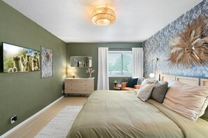 1 bedroom, iron/ironing board, free WiFi, bed sheets - Palm Paradise-Old Town Condo with Sunset Views (Scottsdale)