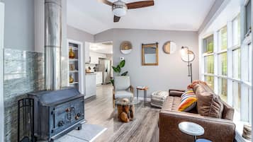 电视、壁炉、办公室