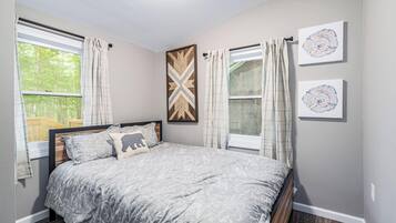 3 soverom, strykejern/-brett, wi-fi og sengetøy